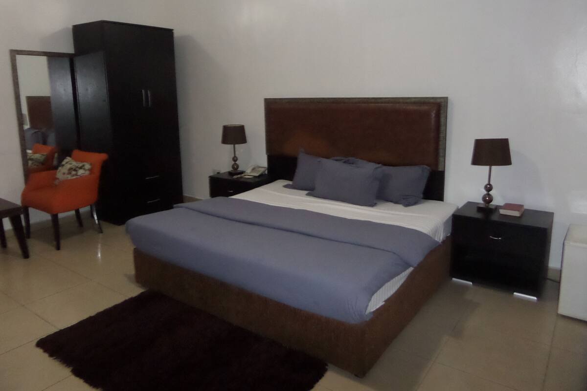 Desk, laptop workspace, free WiFi, bed sheets