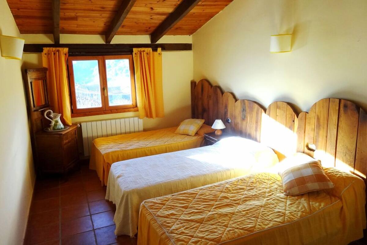 Free cots/infant beds, rollaway beds, bed sheets