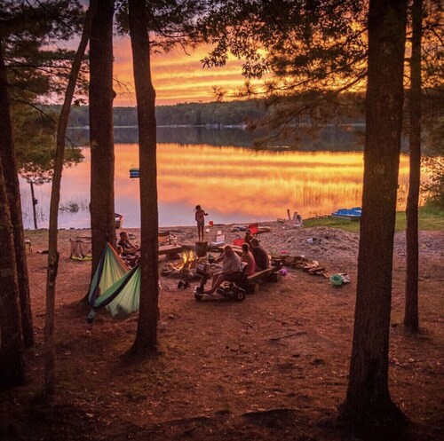Two Lakes Lodge - Large Cozy Cabin on 2 Lakes with Private Beach and 10 acres!