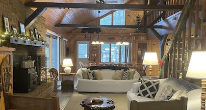 Two Lakes Lodge - Large Cozy Cabin on 2 Lakes with Private Beach and 10 acres!