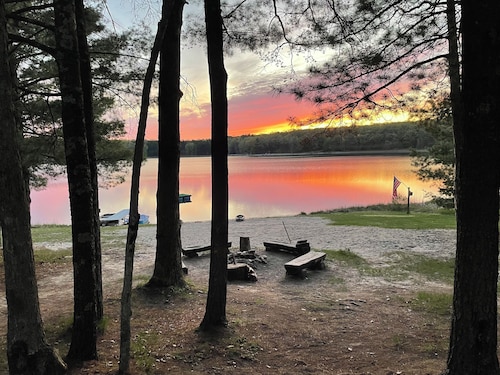 2 Lakes, Private Beach & 10 Acres, 6 Bedroom + Bunk Loft - Sleeps 22+