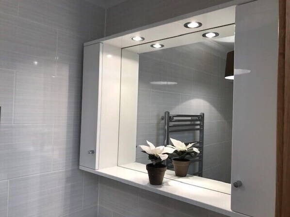 House, Ensuite, City View (House 11) | Bathroom