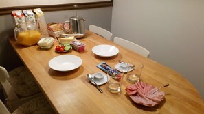 Dagelijks continentaal ontbijt inbegrepen