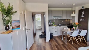 Kühlschrank, Ofen, Geschirrspüler, Rührgerät