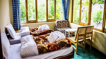 20 bedrooms, Egyptian cotton sheets, premium bedding