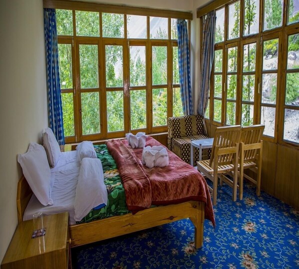 Deluxe Double or Twin Room, 1 King Bed, Mountain View