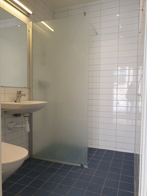 Bathroom - Visby Fängelse - Hostel (Visby)