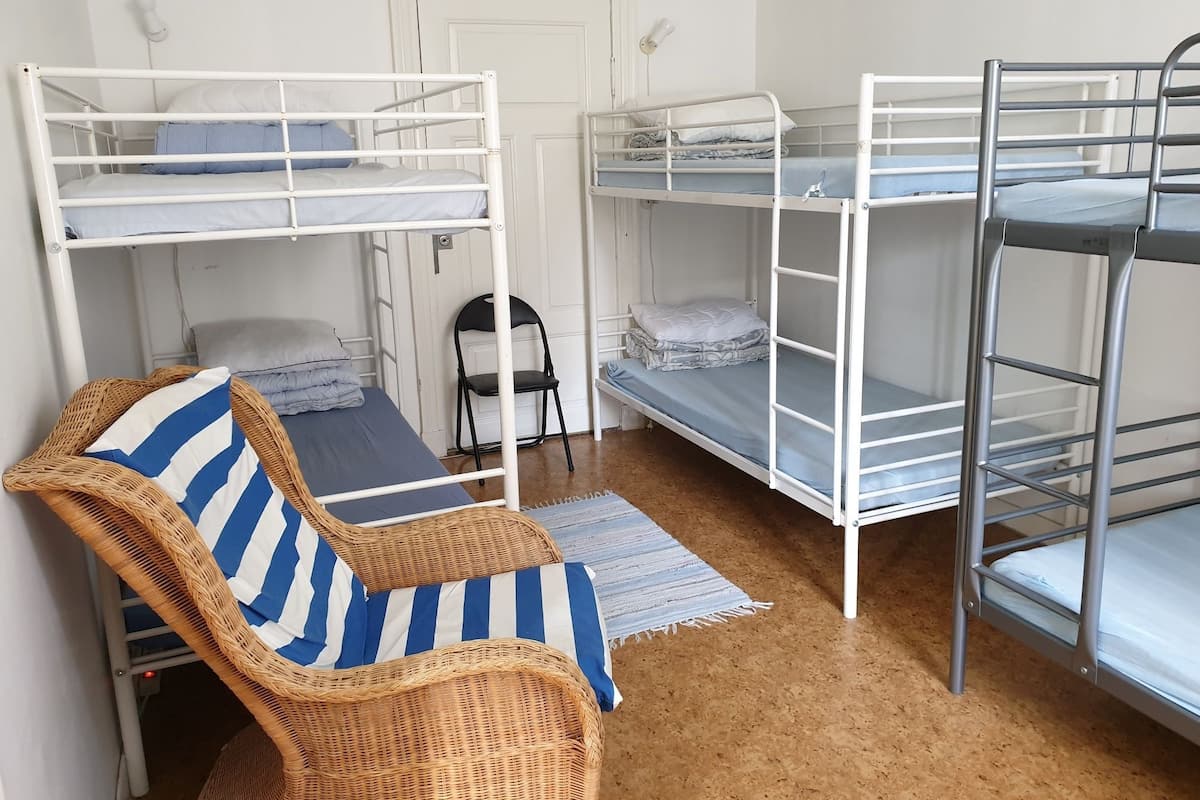 Eenvoudige kamer, meerdere bedden | Gratis wifi