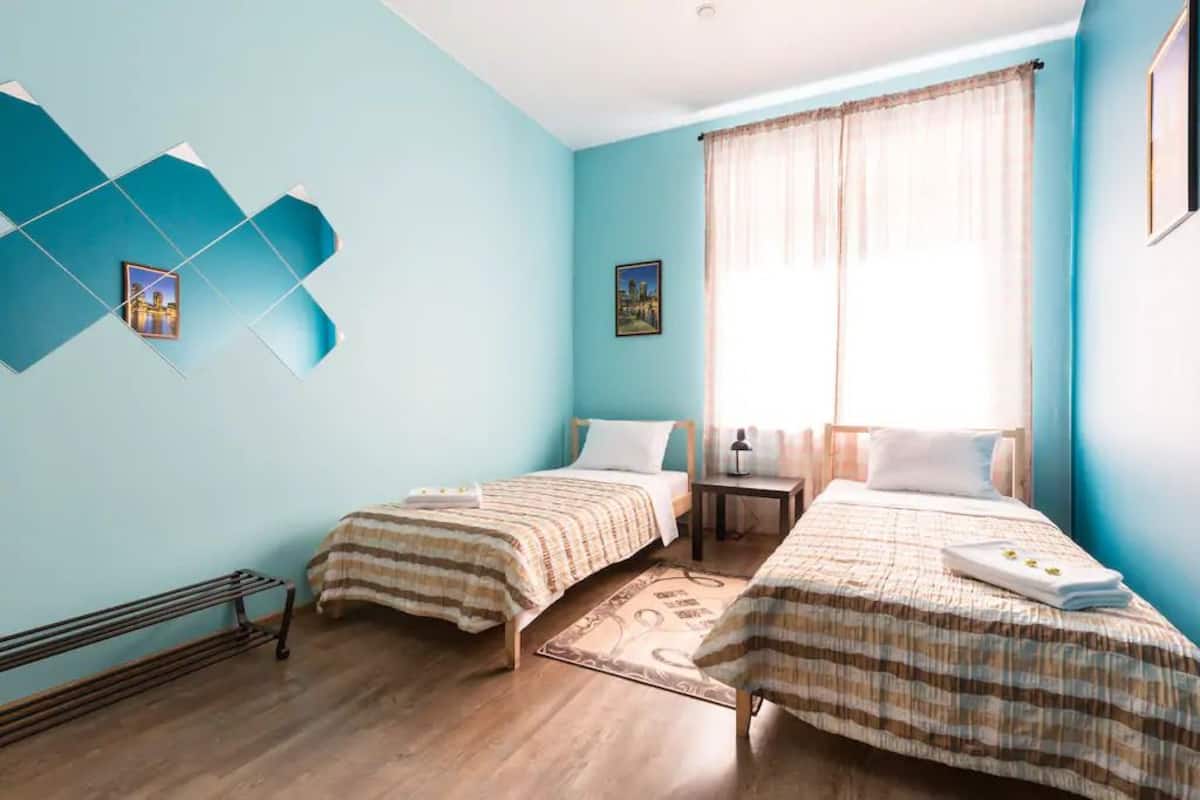 Habitación económica con 2 camas individuales, baño compartido | Insonorización, tabla de planchar con plancha y wifi gratis