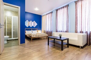 Kamar Deluks, 1 Tempat Tidur Double, kamar mandi pribadi | 1 kamar tidur, kedap suara, setrika/meja setrika, dan Wi-Fi gratis