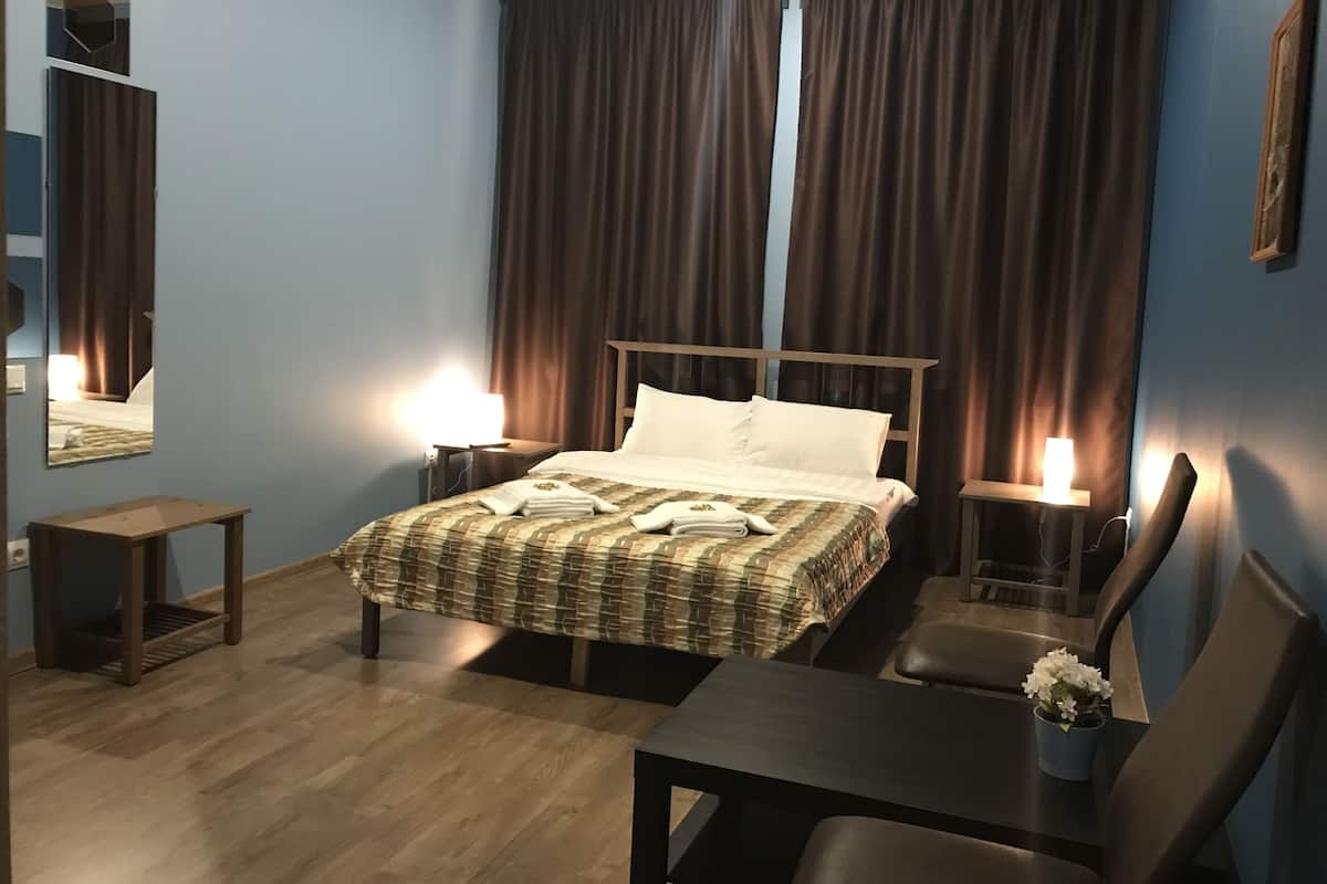 Habitación doble estándar, baño privado | Insonorización, tabla de planchar con plancha y wifi gratis