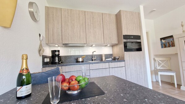 Køleskab, mikrobølgeovn, ovn, opvaskemaskine