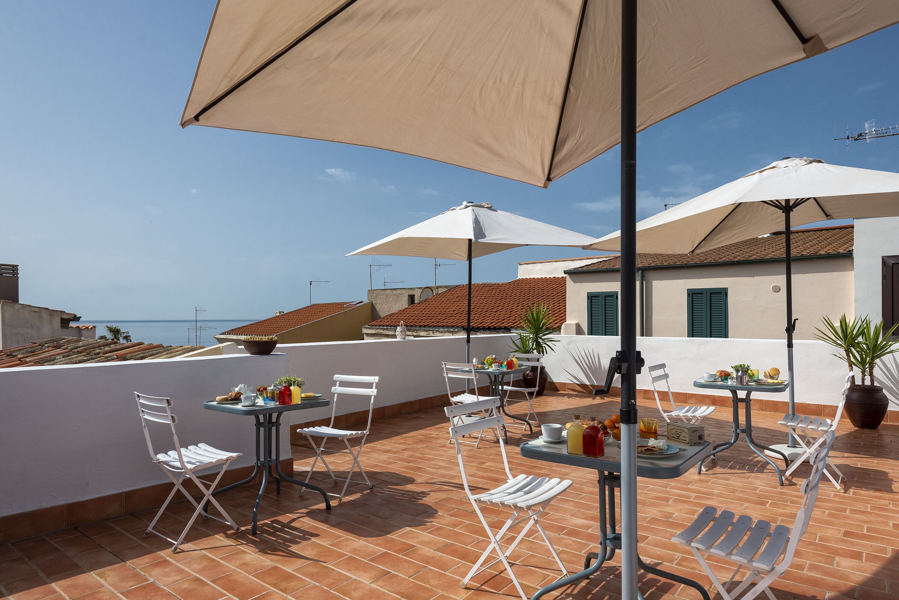 Free daily cooked-to-order breakfast 