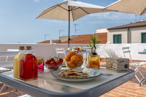 Free daily cooked-to-order breakfast  - Alguer Guest House (Alghero)