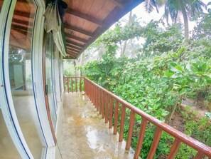 Balcony - Leather Back Beach Villa (Kosgoda)