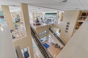 Interior - Emerald Beach 4th Fl. Beachfront Balcony. Family Friendly. Food. Bar. Starbucks. (Panama City Beach)