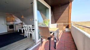 تناول الطعام بالخارج