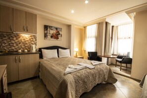 Minibar, coffres-forts dans les chambres, bureau, chambres insonorisées