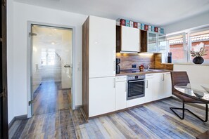 Refrigerador, microondas, horno y lavavajillas 