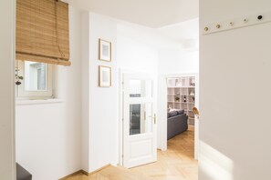 Estúdio design, sacada, vista para a cidade (incl. 60€ cleaning fee) | Individualmente decorados, individualmente mobiliados, escrivaninha