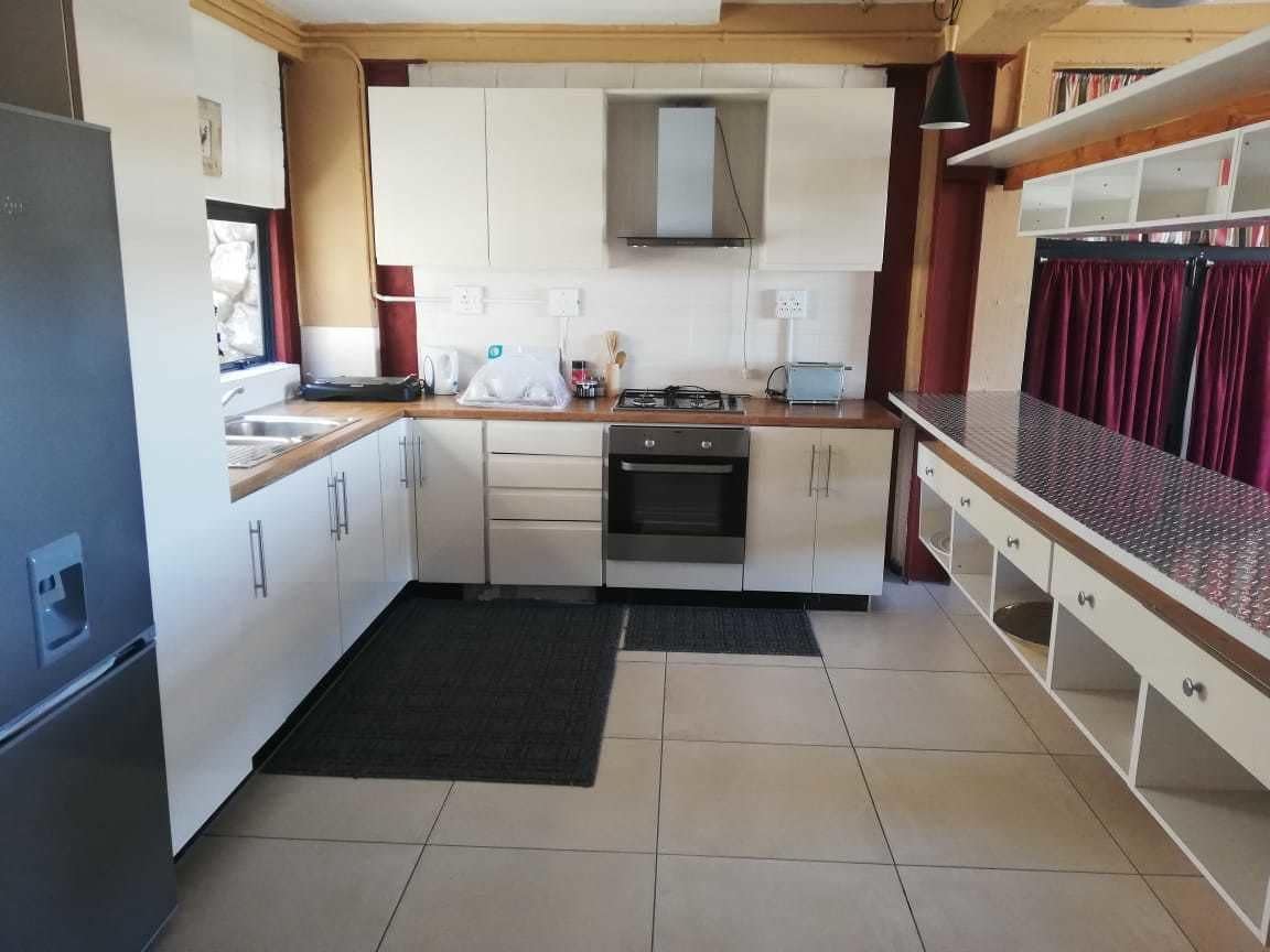 Deluxe Apartment | Shared kitchen | Fridge, microwave