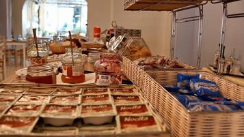 Petit déjeuner buffet compris tous les jours