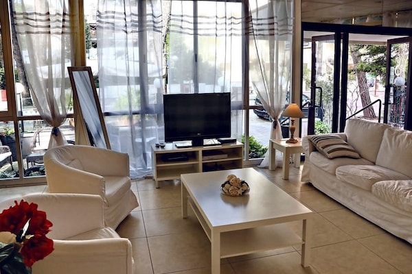Coin salon dans le hall