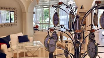 Coin salon dans le hall