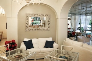 Lobby sitting area - Hotel Santiago (Cervia)