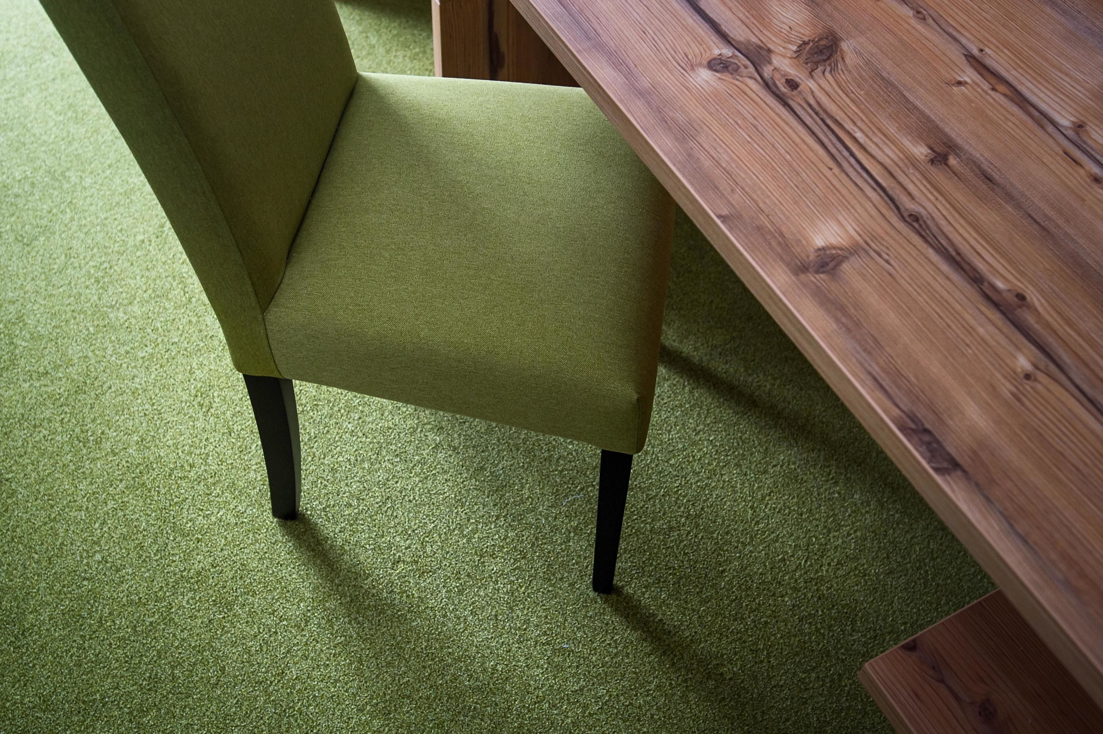 desk, blackout curtains, soundproofing, free wifi