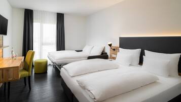 Schreibtisch, Verdunkelungsvorhänge, schallisolierte Zimmer