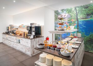 A breakfast buffet with various food items and a coffee machine. - Alb Inn – Hotel & Apartments (Merklingen)