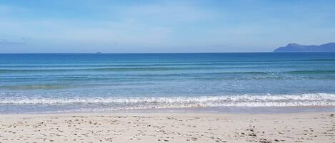 Una spiaggia nelle vicinanze