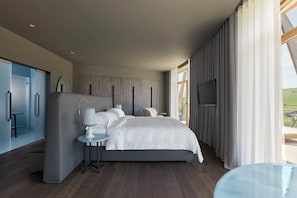 Deluxe Suite (Chalet) | Premium bedding, down comforters, minibar, in-room safe