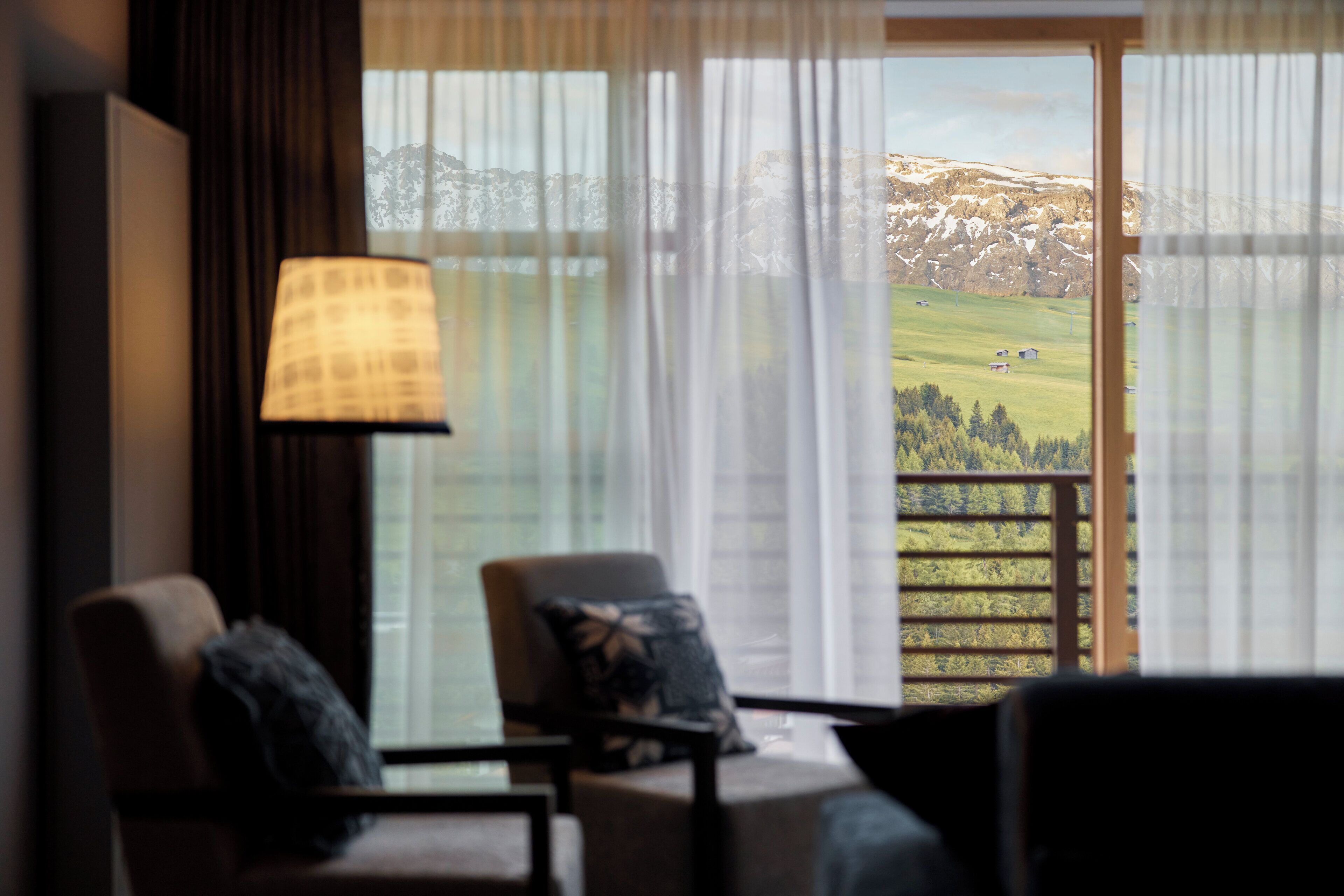 Suite (Como) | Premium bedding, down comforters, minibar, in-room safe