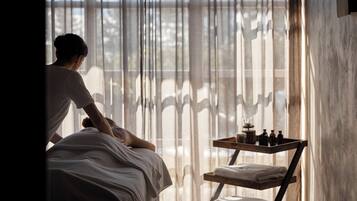 Couples treatment rooms, body treatments, aromatherapy