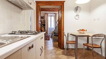 Apartment, 1 Schlafzimmer, Terrasse | Eigene Küche | Großer Kühlschrank, Herdplatte, Kochgeschirr/Geschirr/Besteck