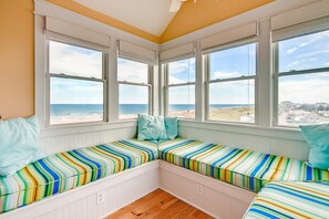 Interior - Oceanfront w/ Pool, Hot Tub, Elevator, Theater, Game & Media Room (Waves)