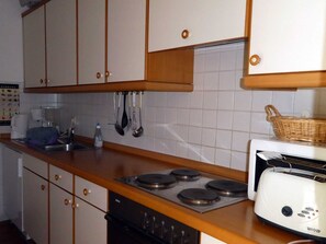 Kühlschrank, Mikrowelle, Ofen