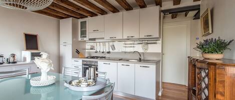 Apartment, 2 Bedrooms | In-room dining