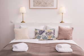 Studio Affaires, 1 grand lit (incl. 40€ cleaning fee) | Décoration personnalisée, ameublement personnalisé, bureau