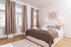 Business-Studio, 1 Queen-Bett (incl. 40€ cleaning fee) | Individuell dekoriert, individuell eingerichtet, Schreibtisch