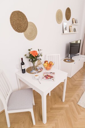 Business Studio, 1 Queen Bed (incl. 40€ cleaning fee)
