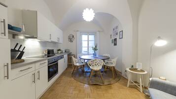 Design Apartment, 1 Bedroom, City View (incl. 60€ cleaning fee) | Private kitchen | Full-sized fridge, microwave, oven, stovetop