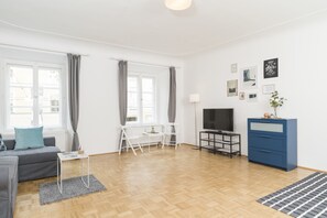Design Apartment, 1 Bedroom, City View (incl. 60€ cleaning fee) | Living area | Flat-screen TV - Cozy Kunsthaus Graz by Welcome2Vienna (Graz)