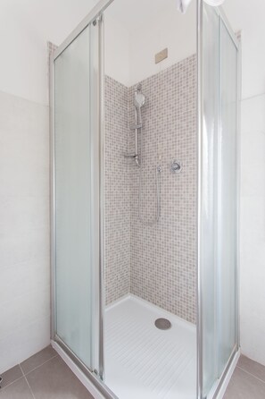 Apartment, 1 Schlafzimmer | Dusche im Bad