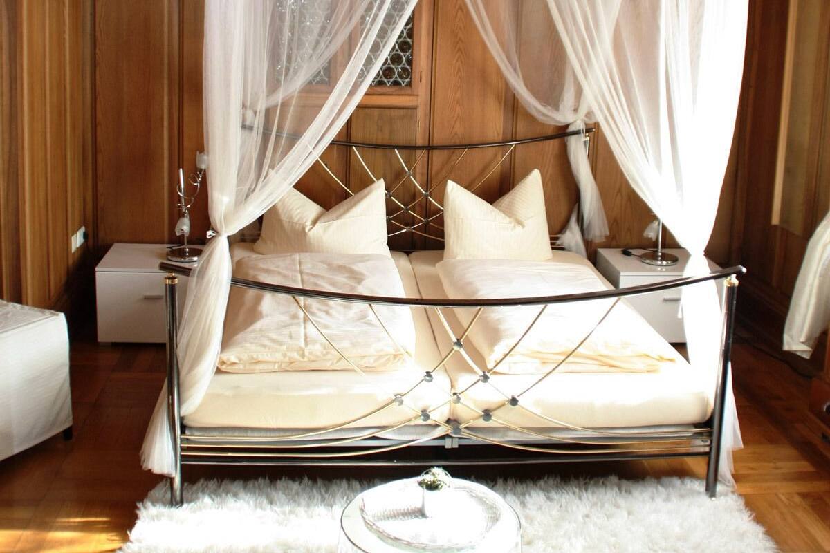 Apartment | Peti besi dalam bilik, dihias secara berasingan