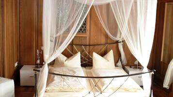 Apartment | Peti besi dalam bilik, dihias secara berasingan