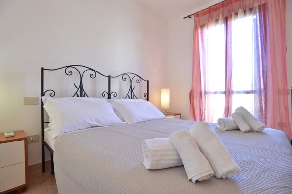 标准公寓, 2 间卧室 | 2 多间卧室、办公桌、遮光窗帘、隔音