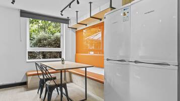 Superior Single Room | Shared kitchen | Fridge, microwave, oven, stovetop